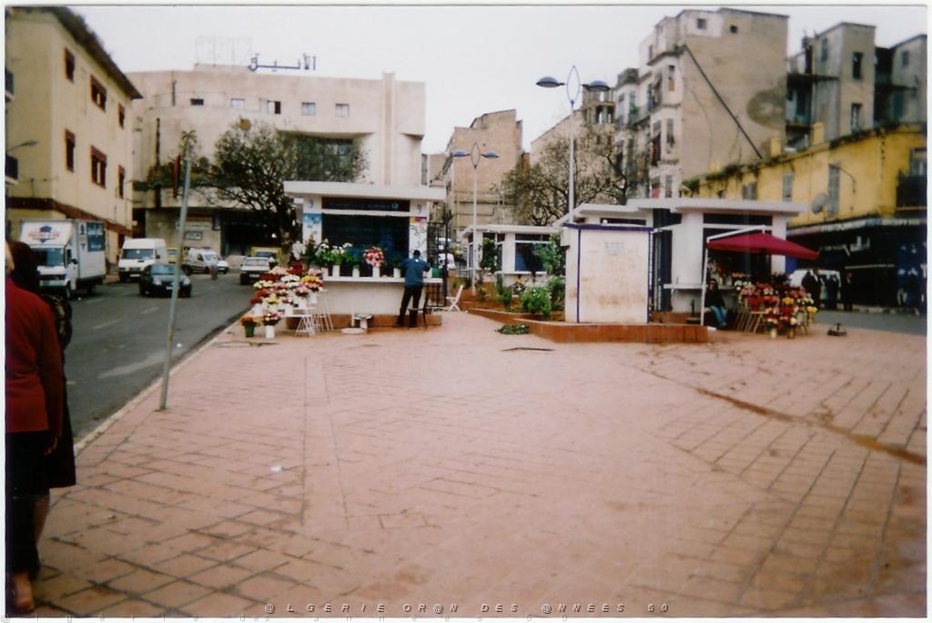 VOYAGE DU 22 29 04 2006 700 la ville place hoche 2.jpg